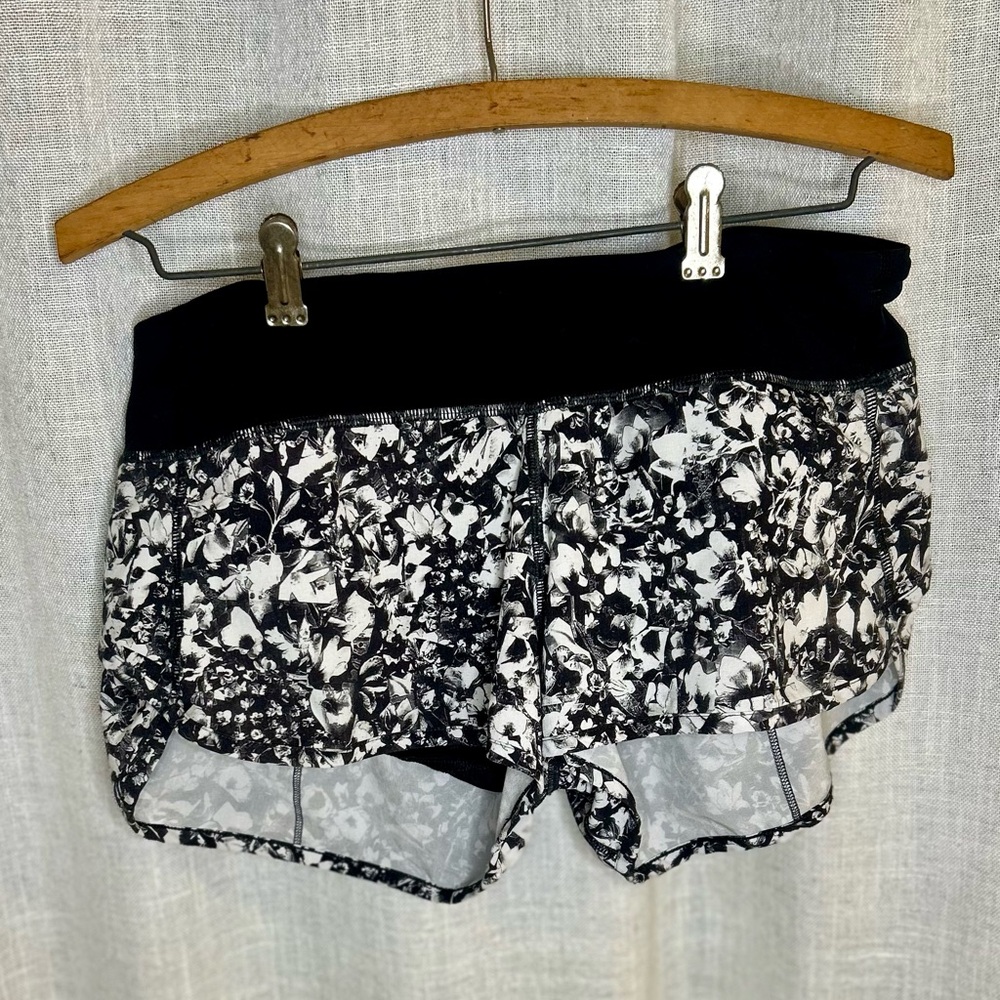 Lululemon Speed Up size 8 Floral Black and White Athletic Shorts